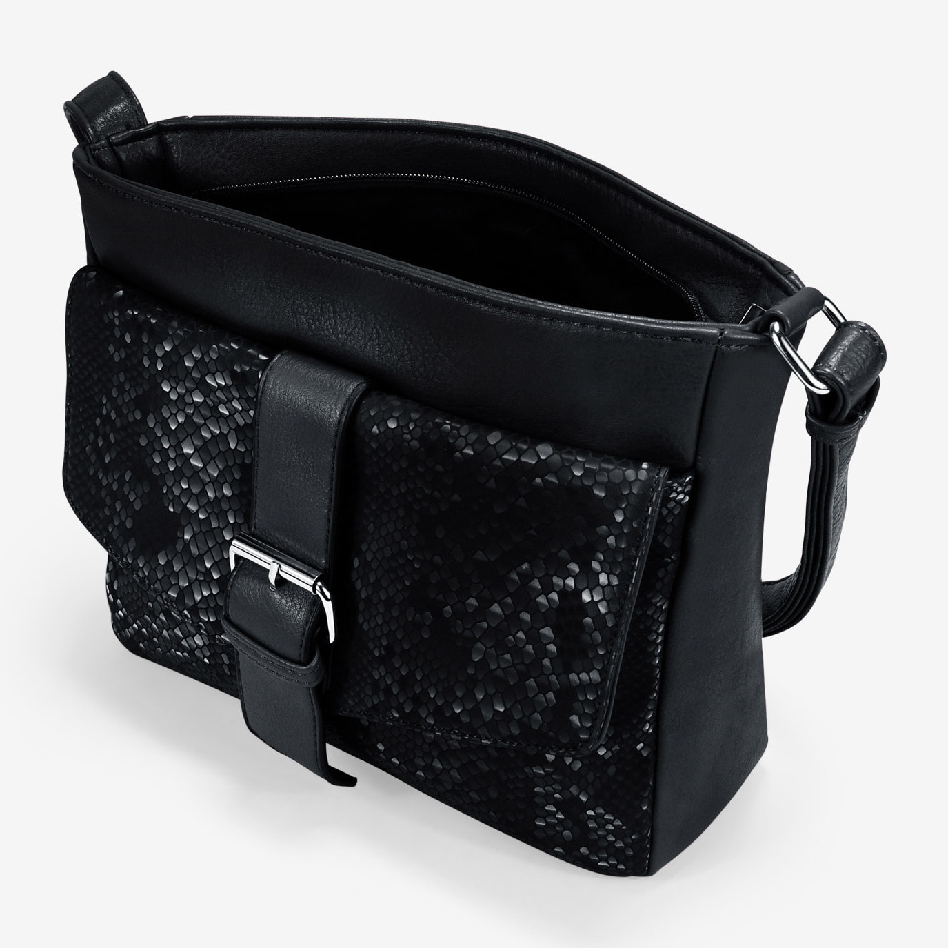 Bolso bandolera negro con solapa efecto serpiente
