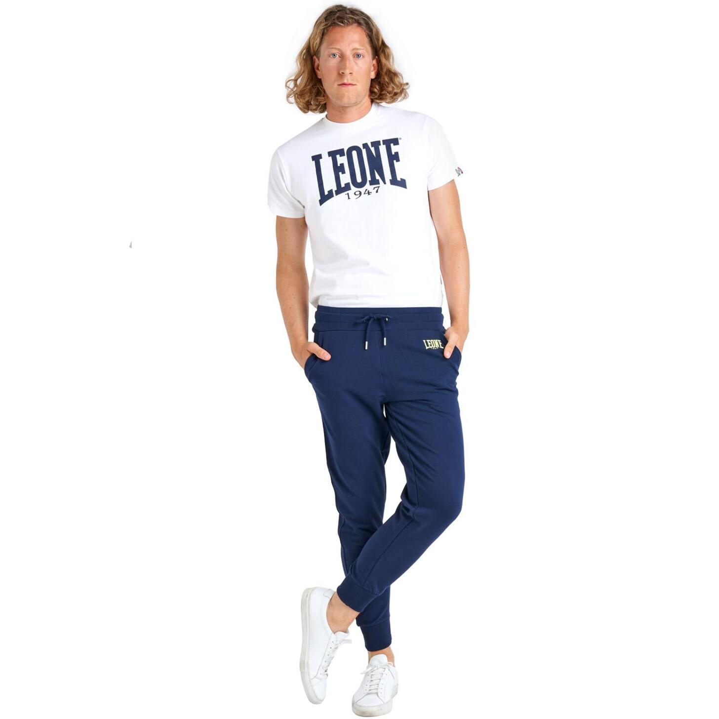 Pantalón básico de hombre con logo pequeño