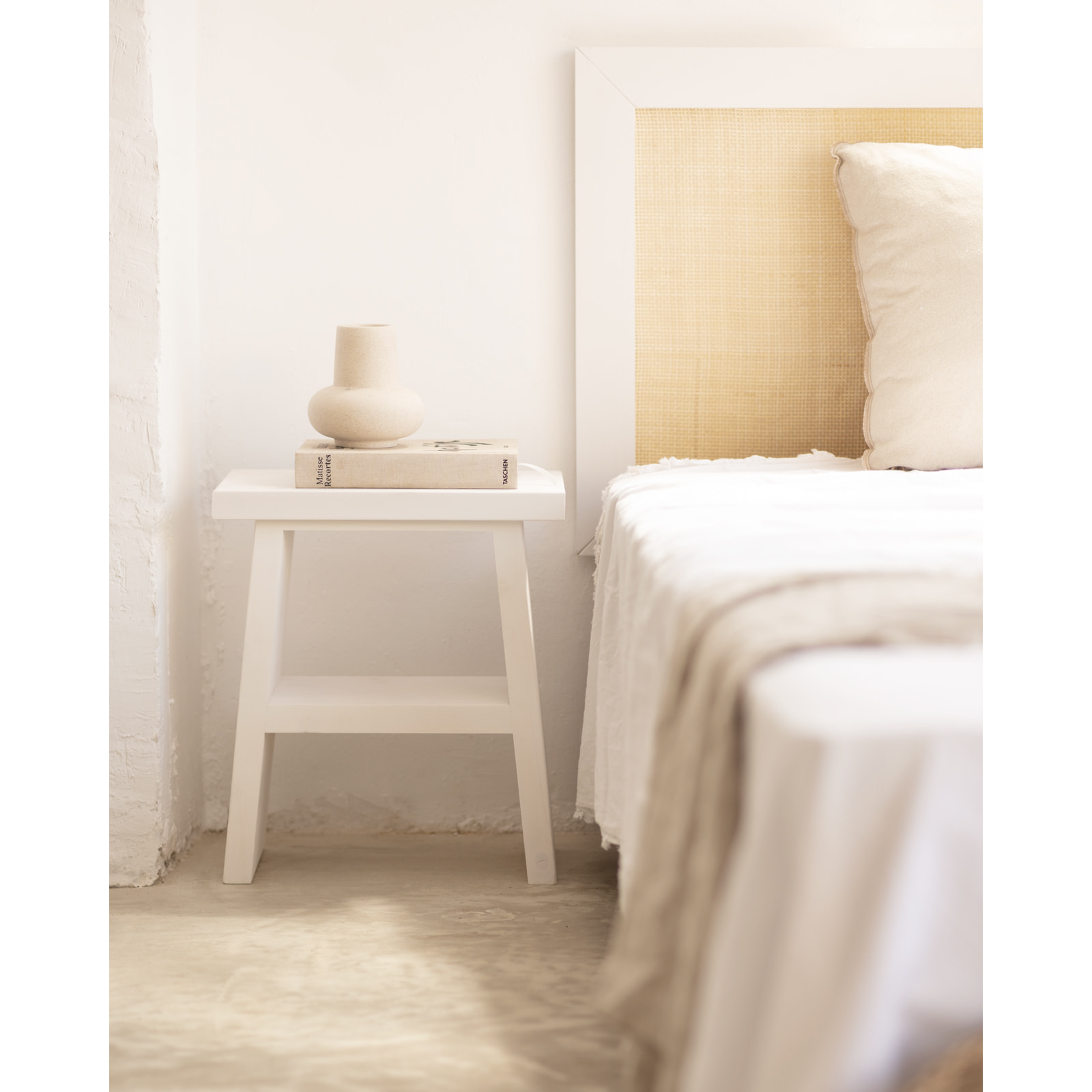 Table de chevet ou table d'appoint en bois massif 45x39cm en blanc Hauteur: 45 Longueur: 39 Largeur: 25