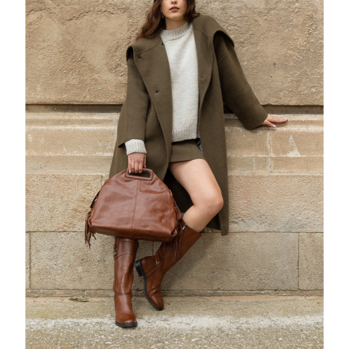 Bolso de mano cuero con flecos y asa de colgar