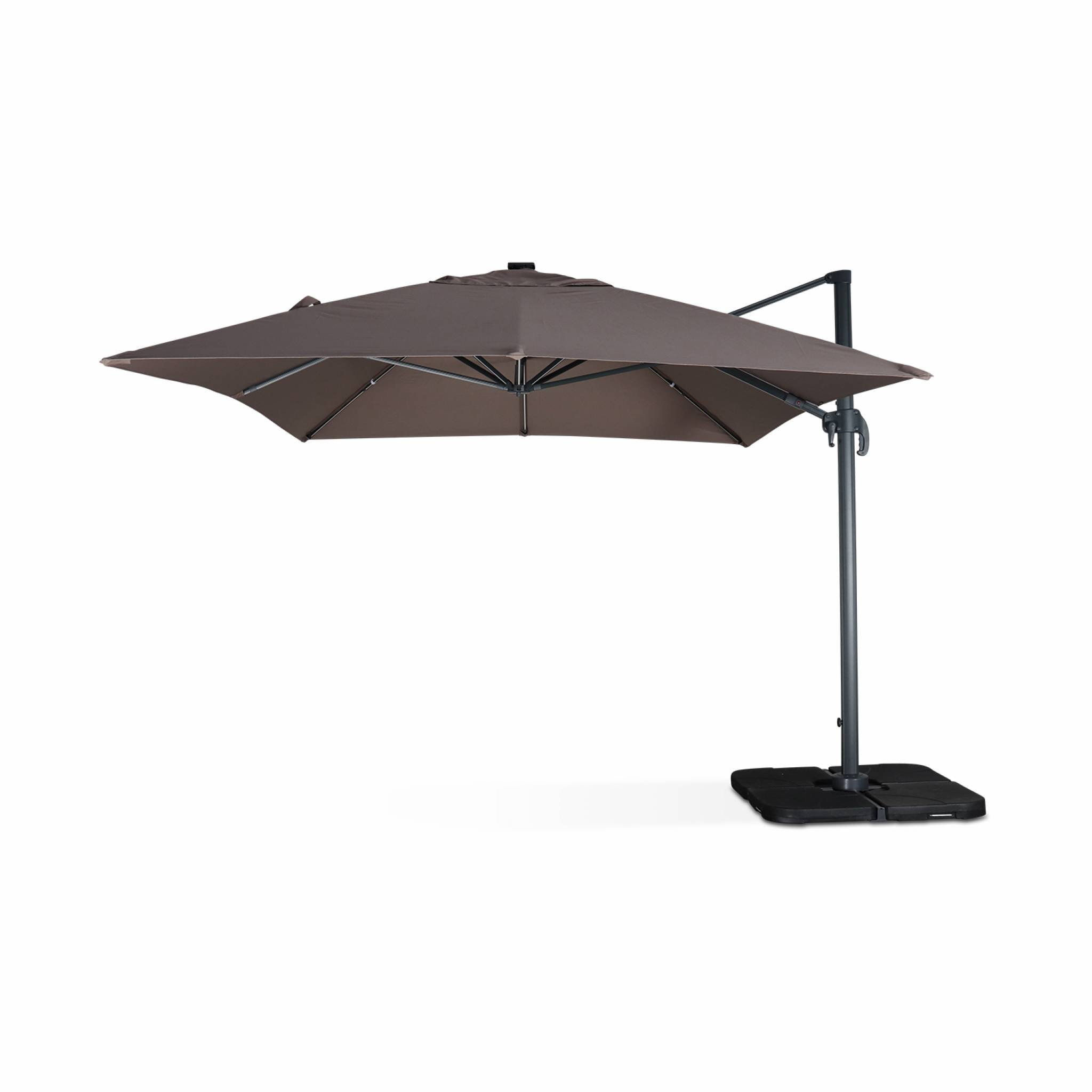 Parasol déporté solaire LED rectangulaire 3x4m haut de gamme - Luce Taupe - Parasol excentré inclinable. rabattable et rotatif à 360°. chargeur solaire