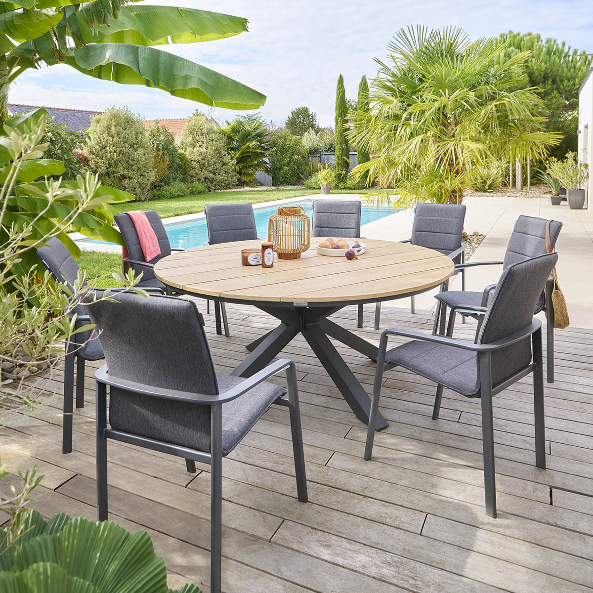 Table de jardin ronde "Oriengo" acacia  & graphite 8 places en aluminium traité époxy