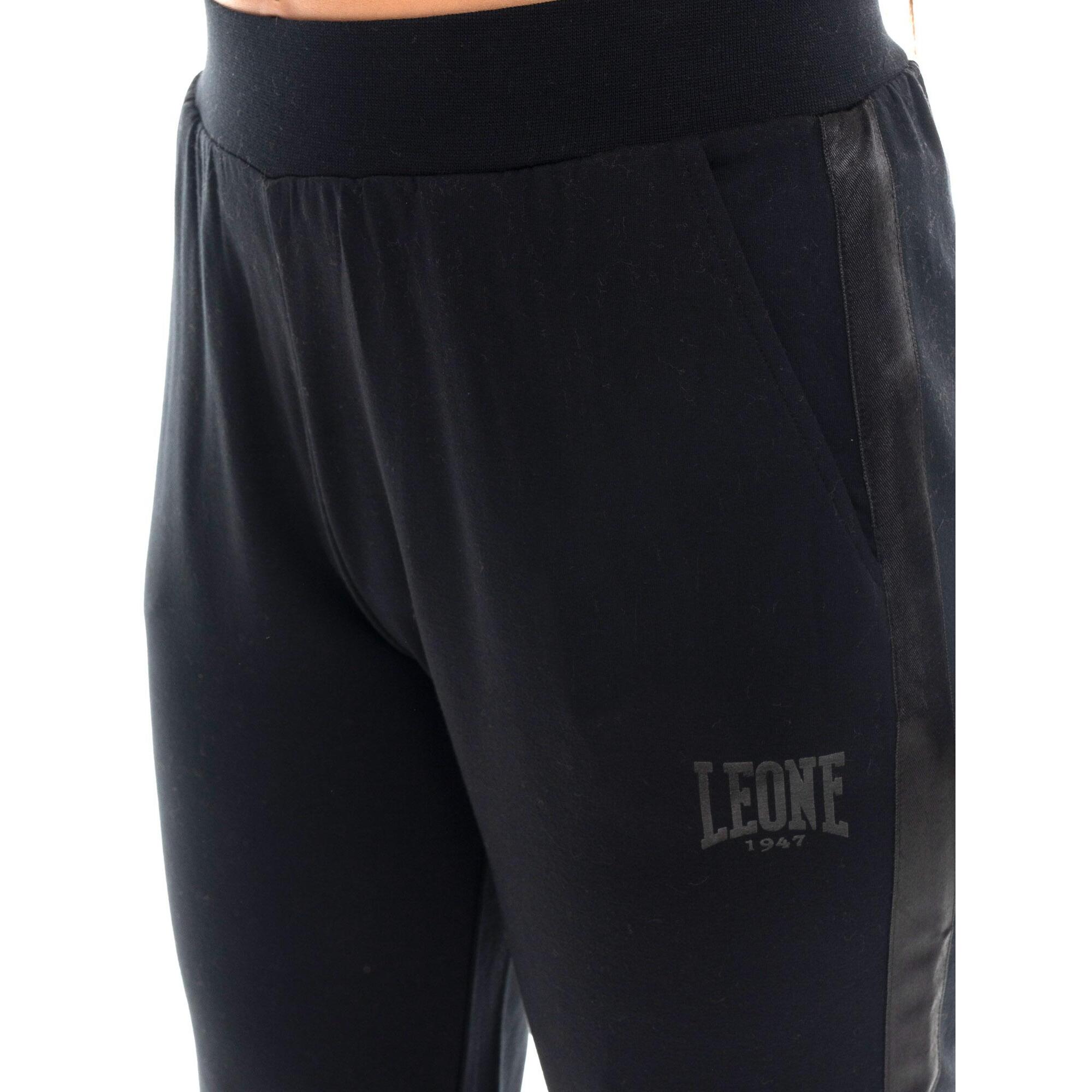 Mono de invierno para mujer Leone 1947 Chic Tones con cuello alto y cremallera.