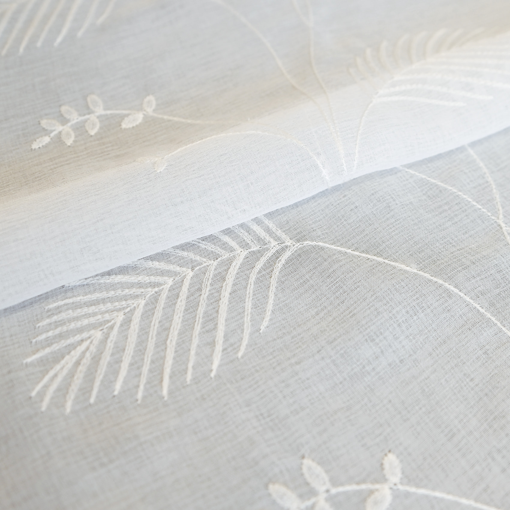 Voilage à oeillets brodé feuilles - Blanc