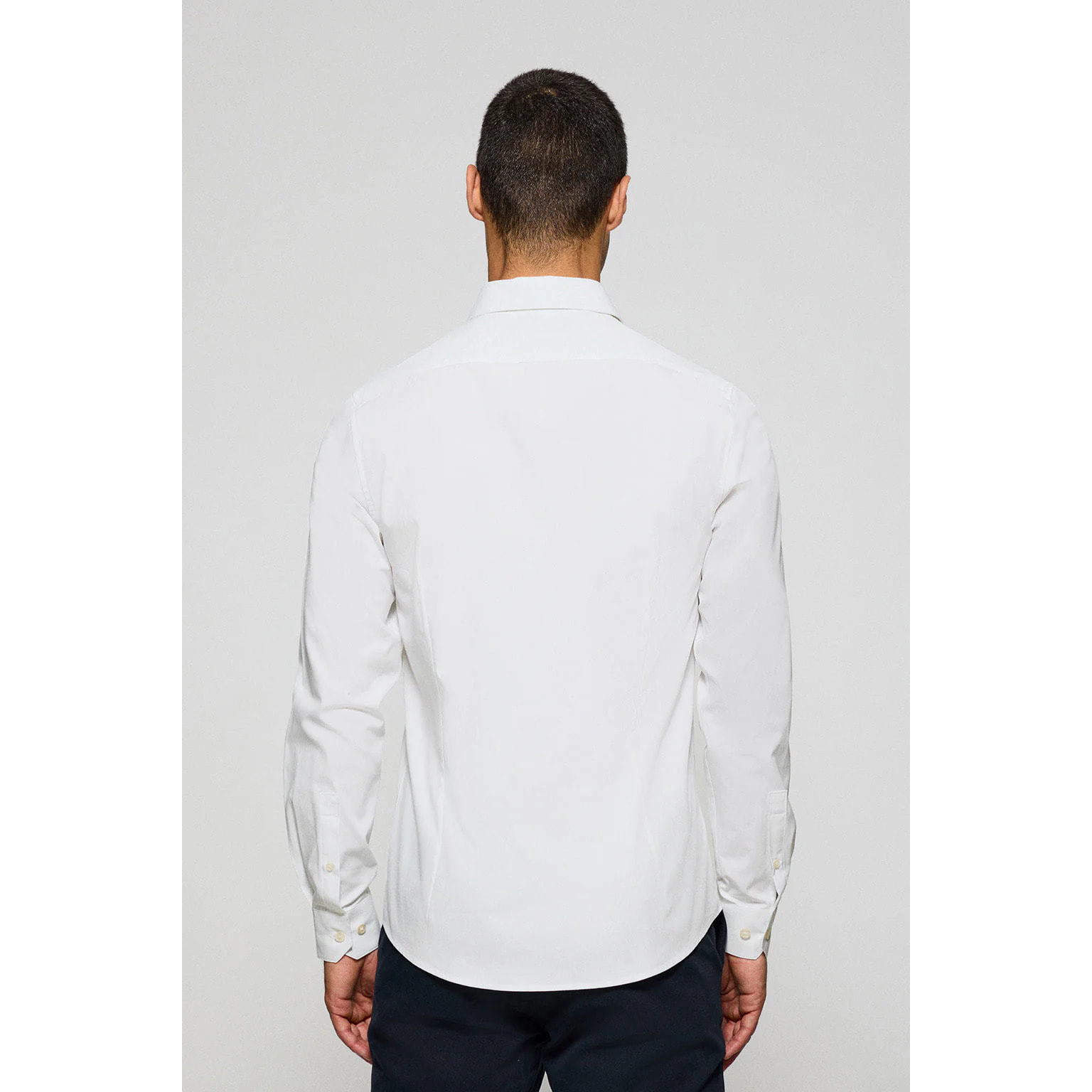 Camicia in popeline bianca con monogramma ricamato