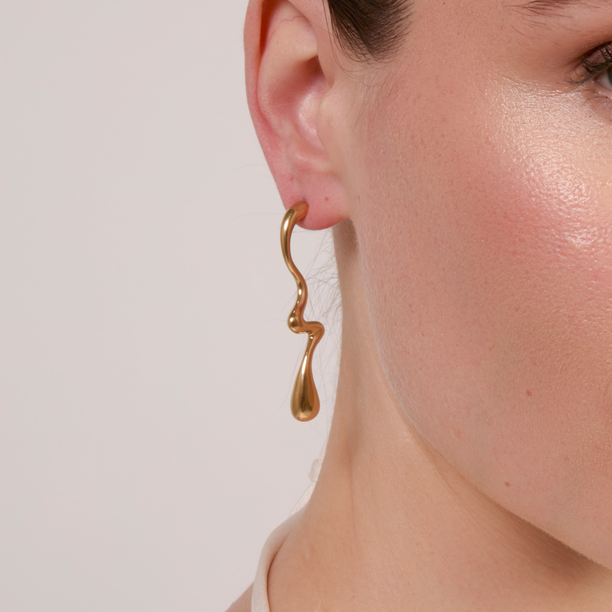 Pendientes Nakim acabado oro amarillo 18k