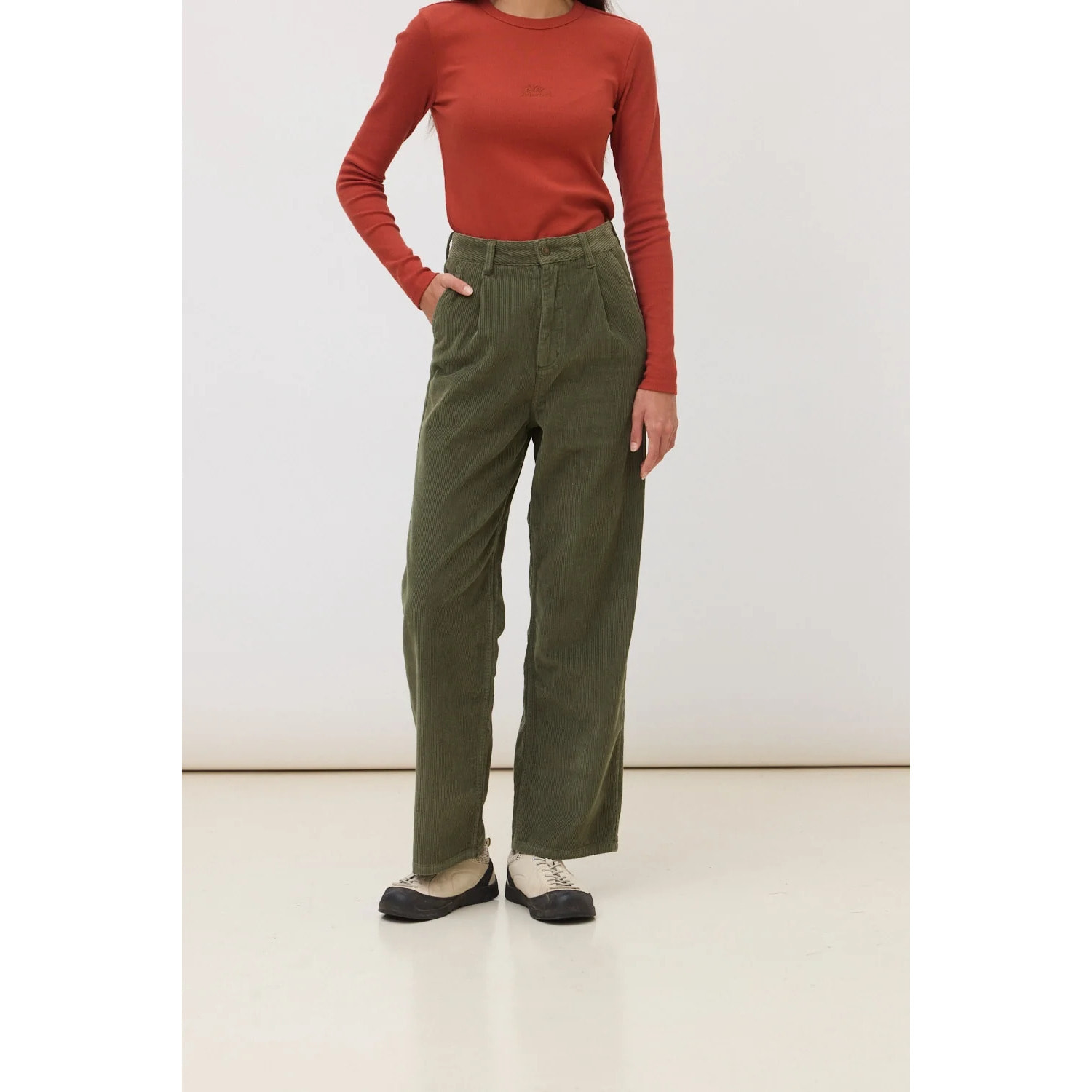 PANTALÓN STRAIGHT MUJER CORD OLIVE GREEN