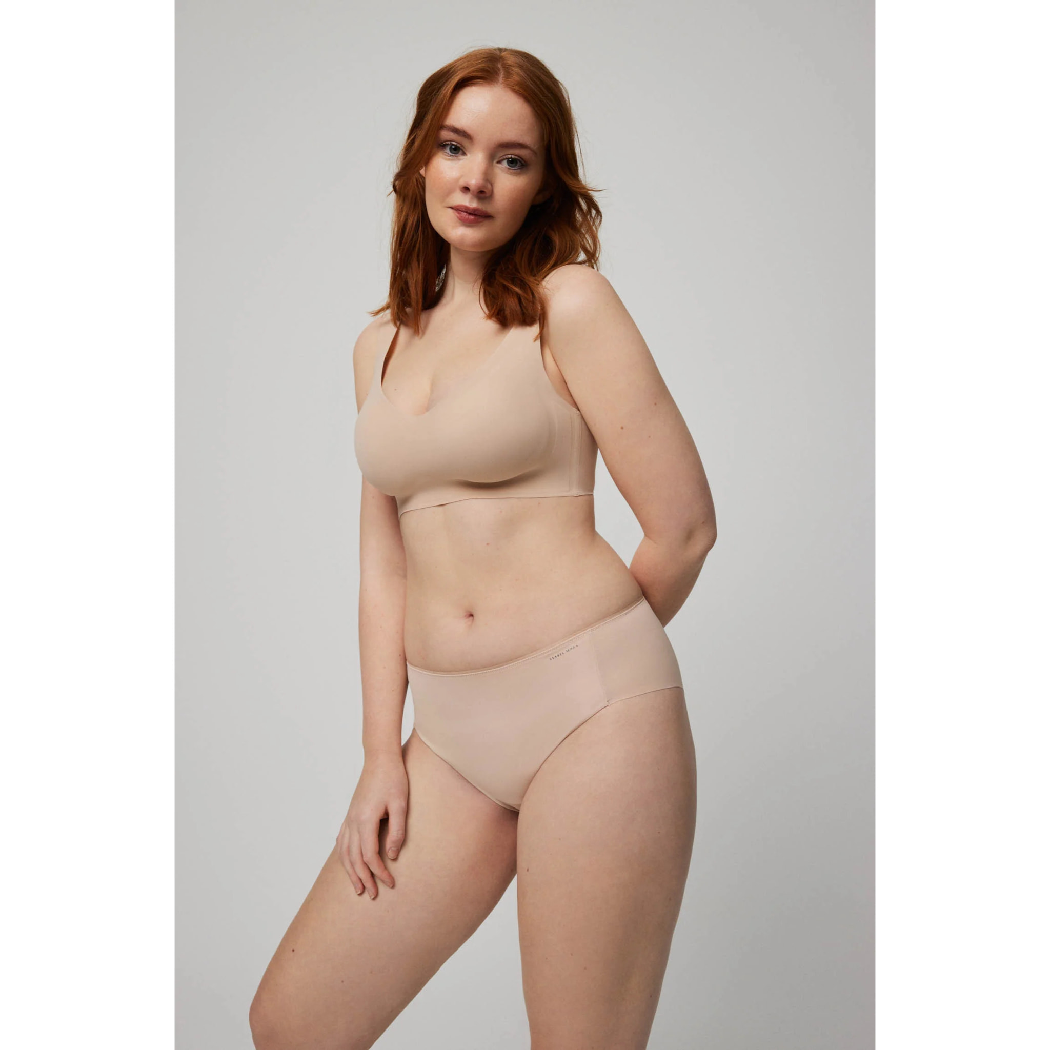 Mutandina contenitive con finiture nude invisibili