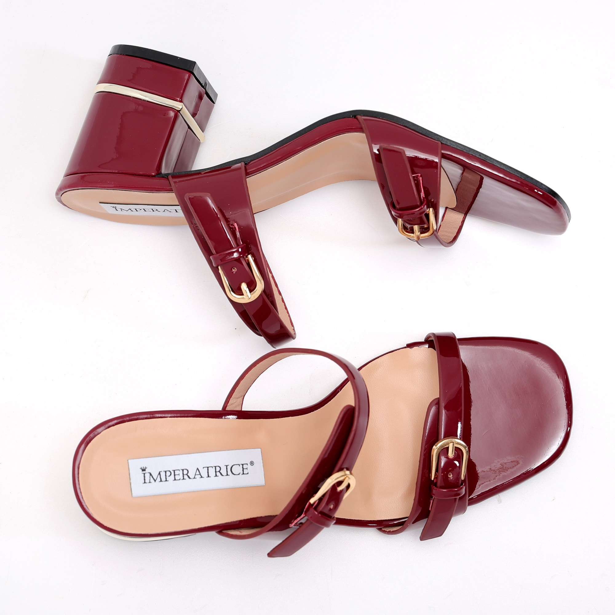 Sandali in simil pelle verniciata con fasce sottili e tacco comodo