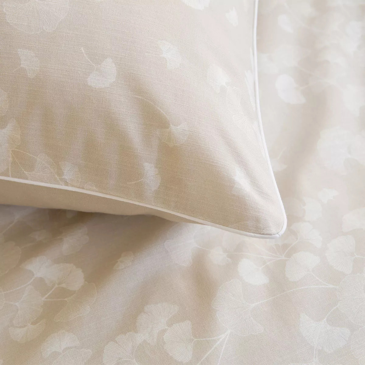 Taie d'oreiller pur coton lavé imprimé beige Souffle de ginkos naturel