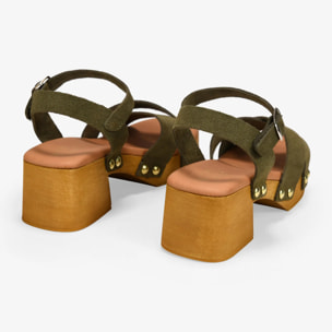 Sandalias de piel verdes con tacón de madera