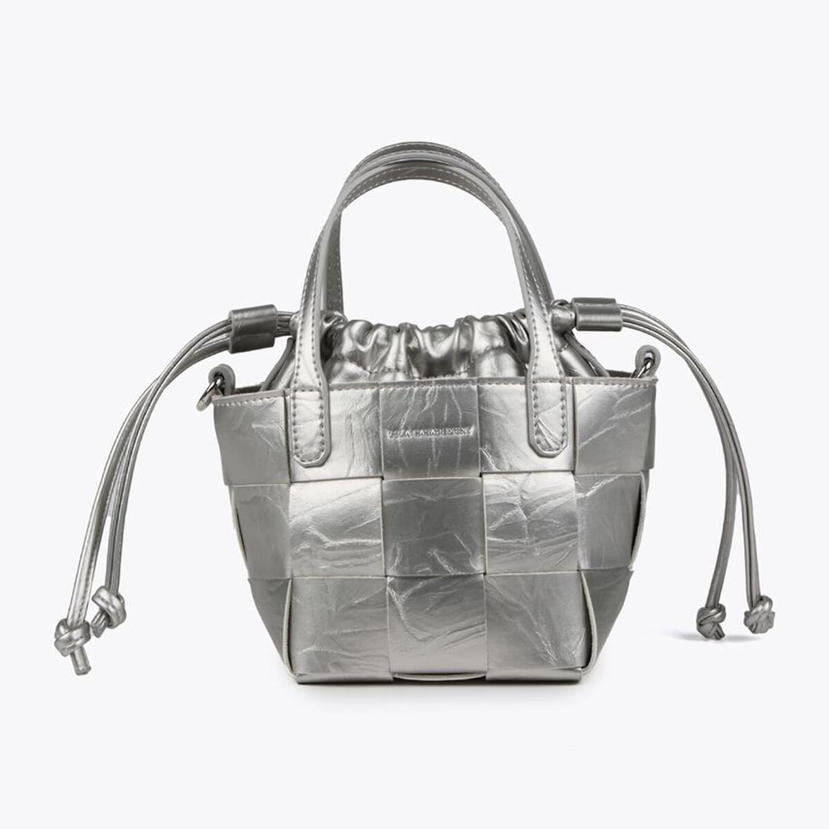 Borsetta intrecciata con texture