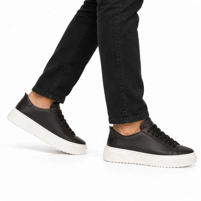 Sneakers stringate in vera pelle