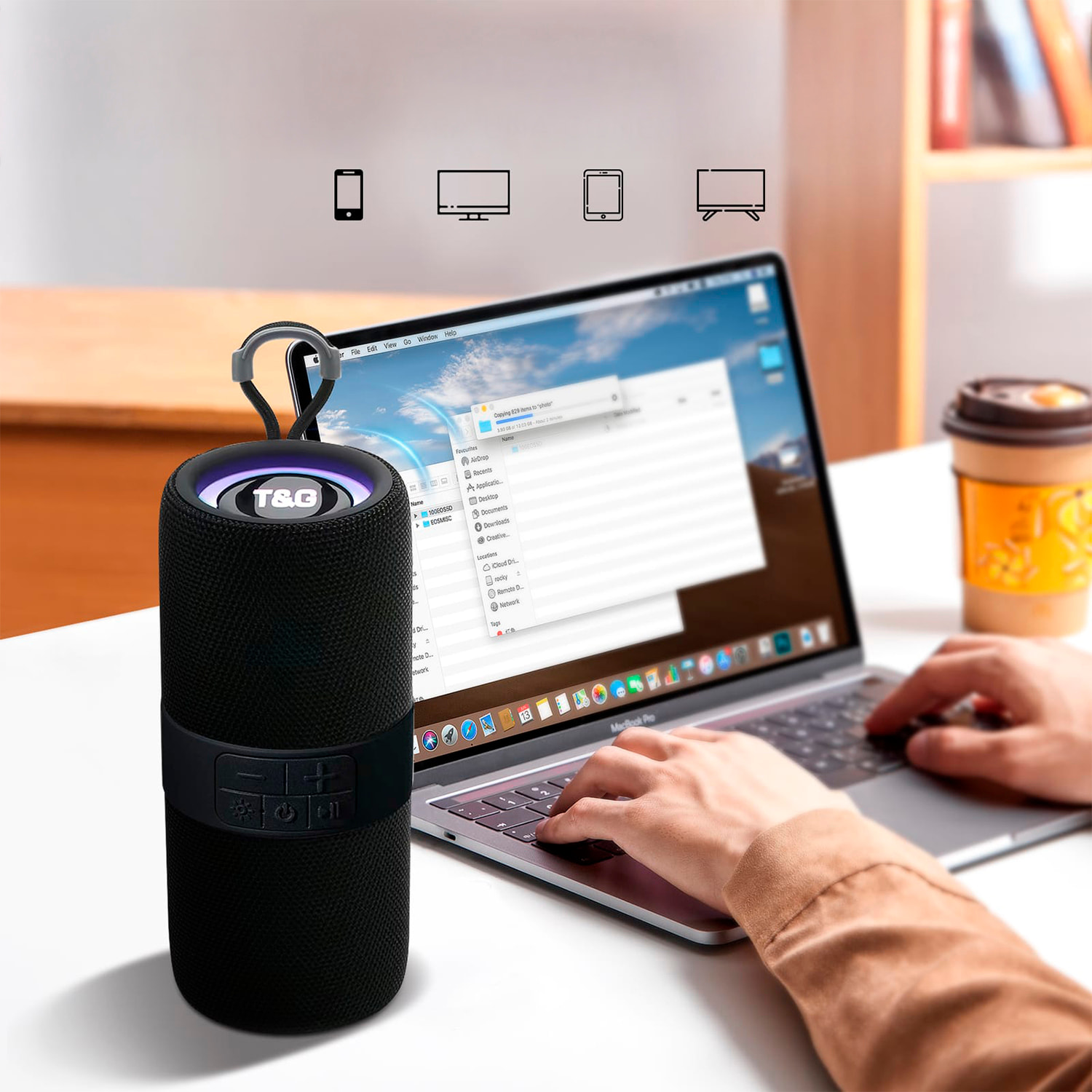 Altavoz portátil Bluetooth 5.3, radio FM, 11 modos de luz RGB, diferentes conexiones y batería de 1200mAh.