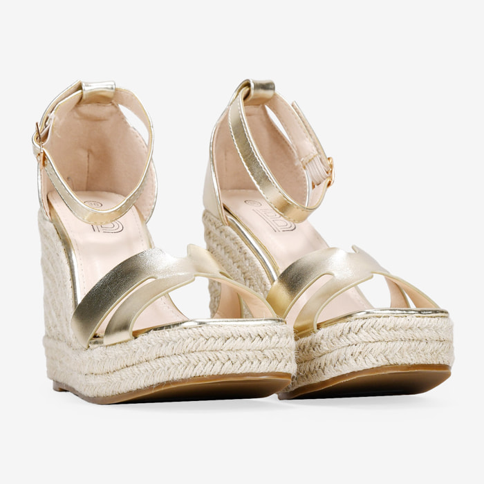 Sandalias de cuña doradas con esparto