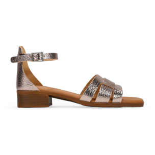 Sandalias de piel metalizadas con tacón bajo