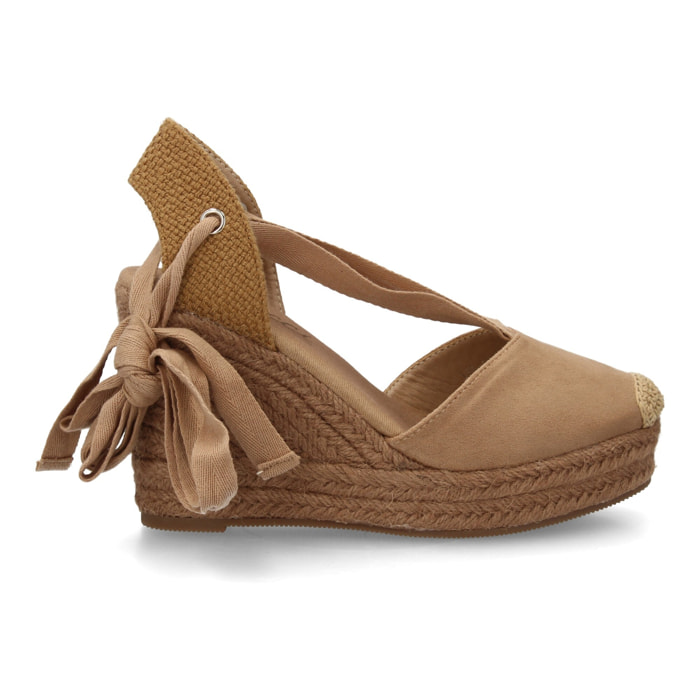 Alpargata de cuña alta de esparto con cintas