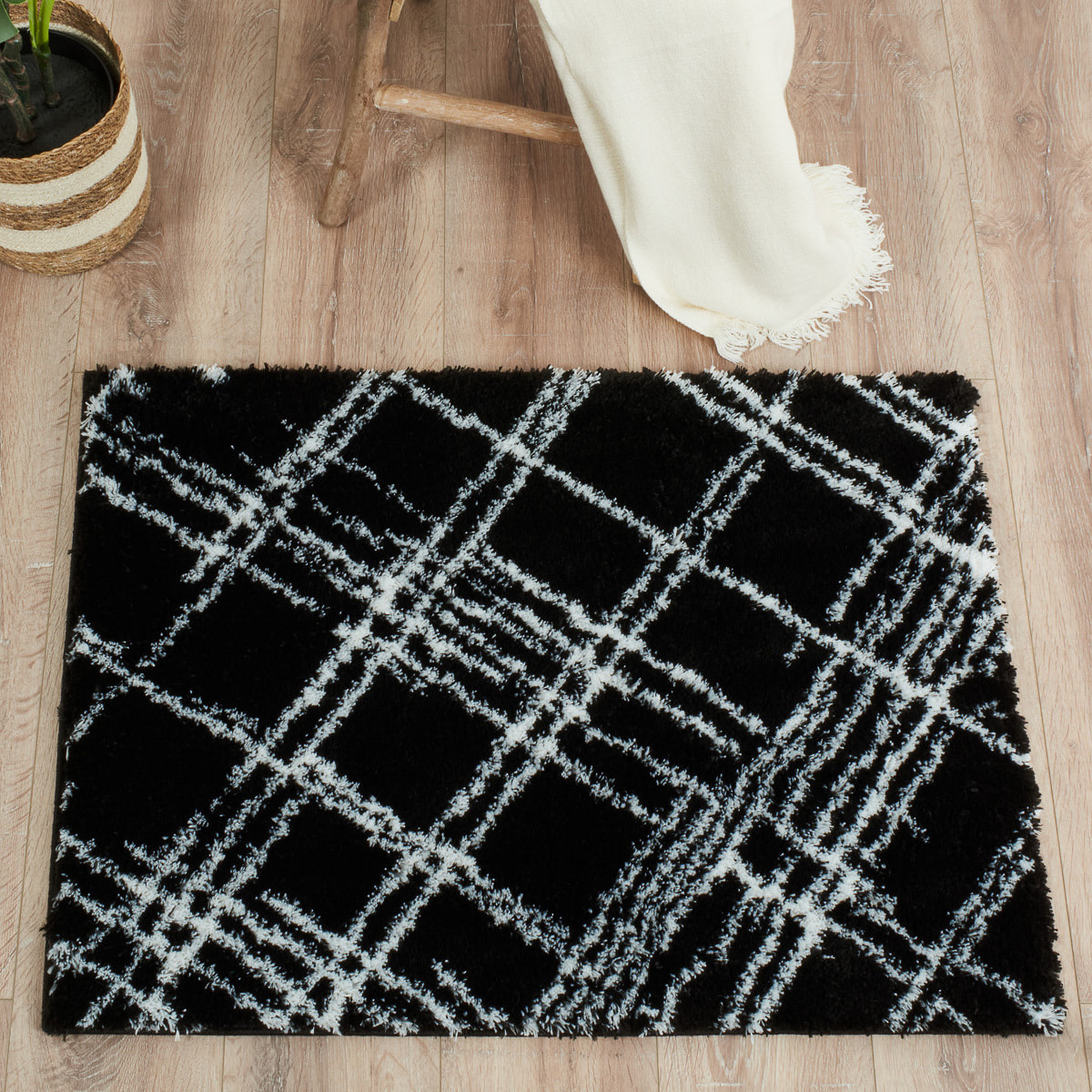 Oslo - tapis de salon moderne à poils longs linéaires noir