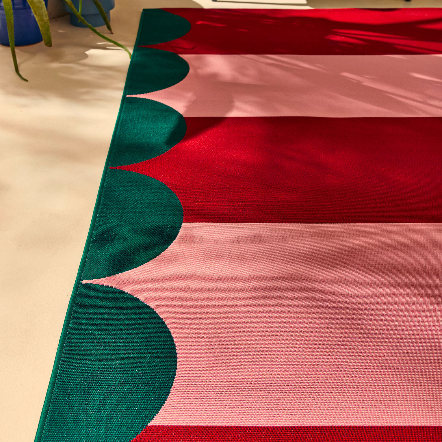 AZUR - Tapis intérieur/extérieur esprit art déco rouge