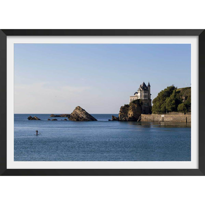 Affiche photo marée haute sur la villa belza Affiche + cadre en bois - Noir