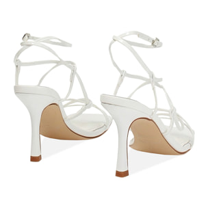 Sandalias blancas con tacón de 9 cm