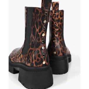 Stivaletto Stampa Animalier con Suola Track e Dettagli Metallici