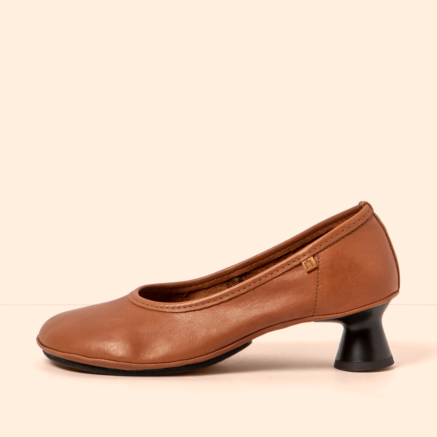 Zapatos con tacón N694 SOFT NAPPA CUERO/ ALMA color Cuero