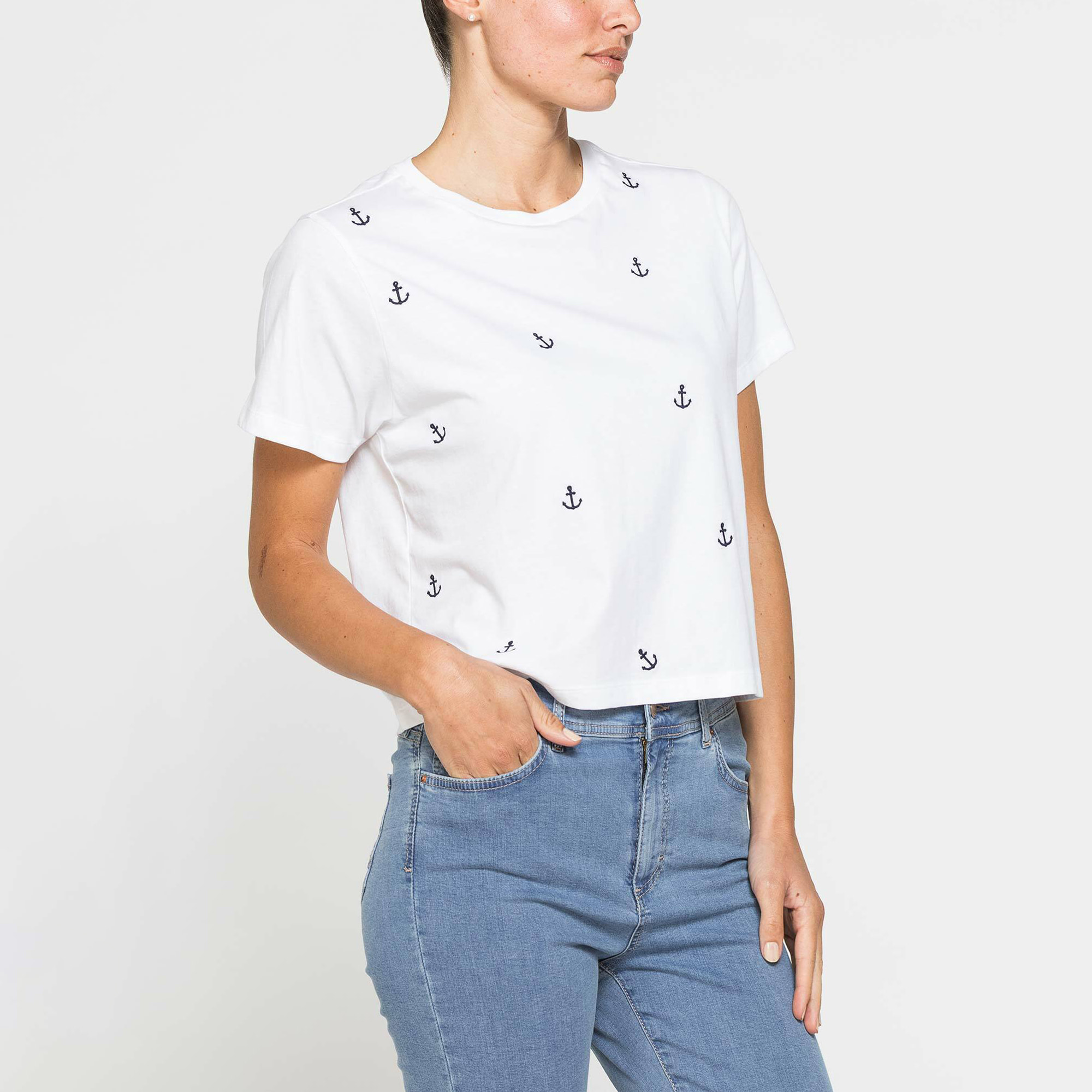 T-SHIRT CON APPLICAZIONI