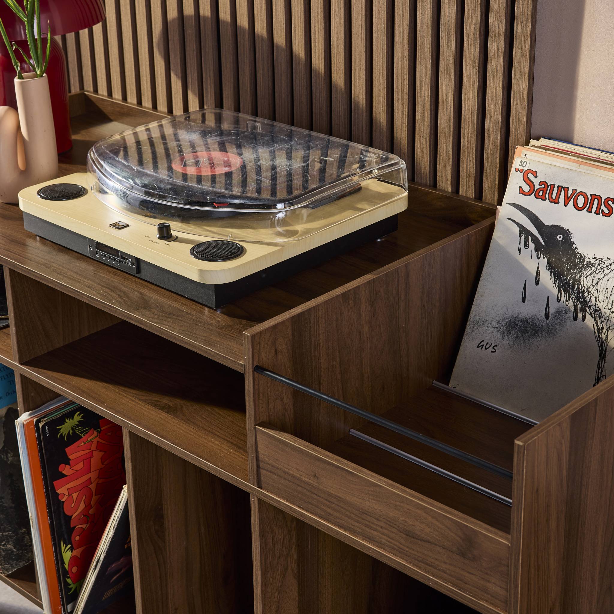 Meuble vinyle vintage effet bois. Népal. L 130 x P 50 x H 80 cm