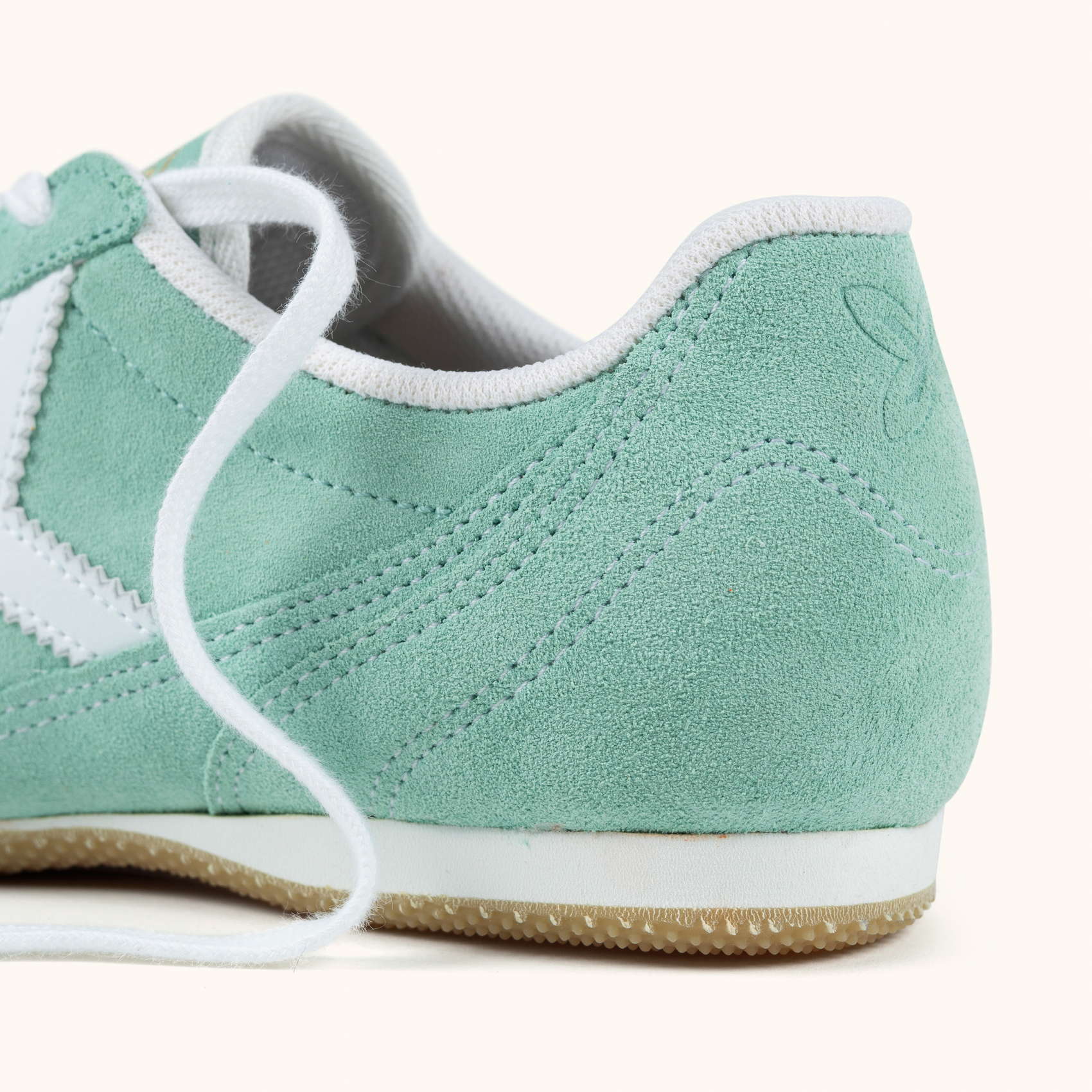 Zapatilla urbana de ante verde agua con diseño contemporáneo MUNICH DRIFT 09