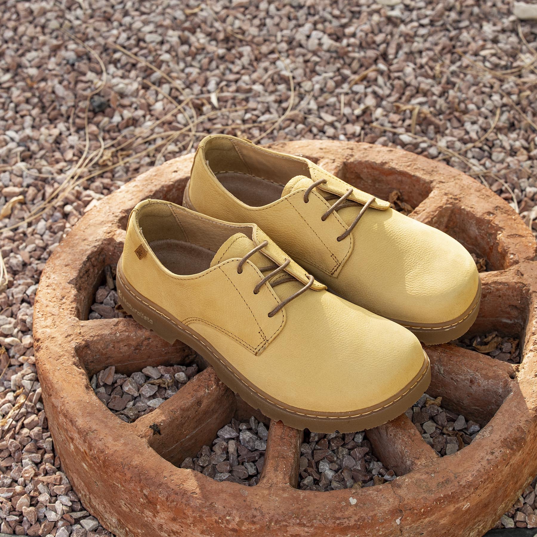 Zapatos N5259 NOBUCK CREAM / NOMADA color Cream