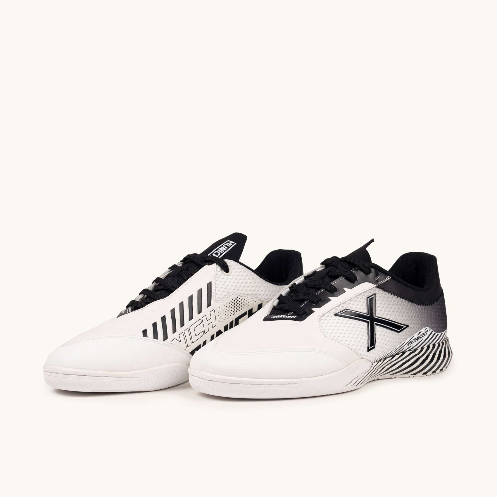MUNICH RONDO 22 Zapatillas de Fútbol Sala Profesionales Blanco y Negro Diseño Líneas