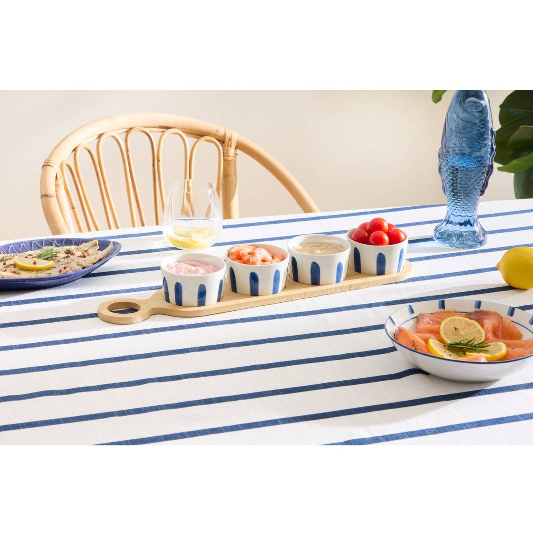 Set apéritif Oceania plateau bambou et 4 coupelles rayées