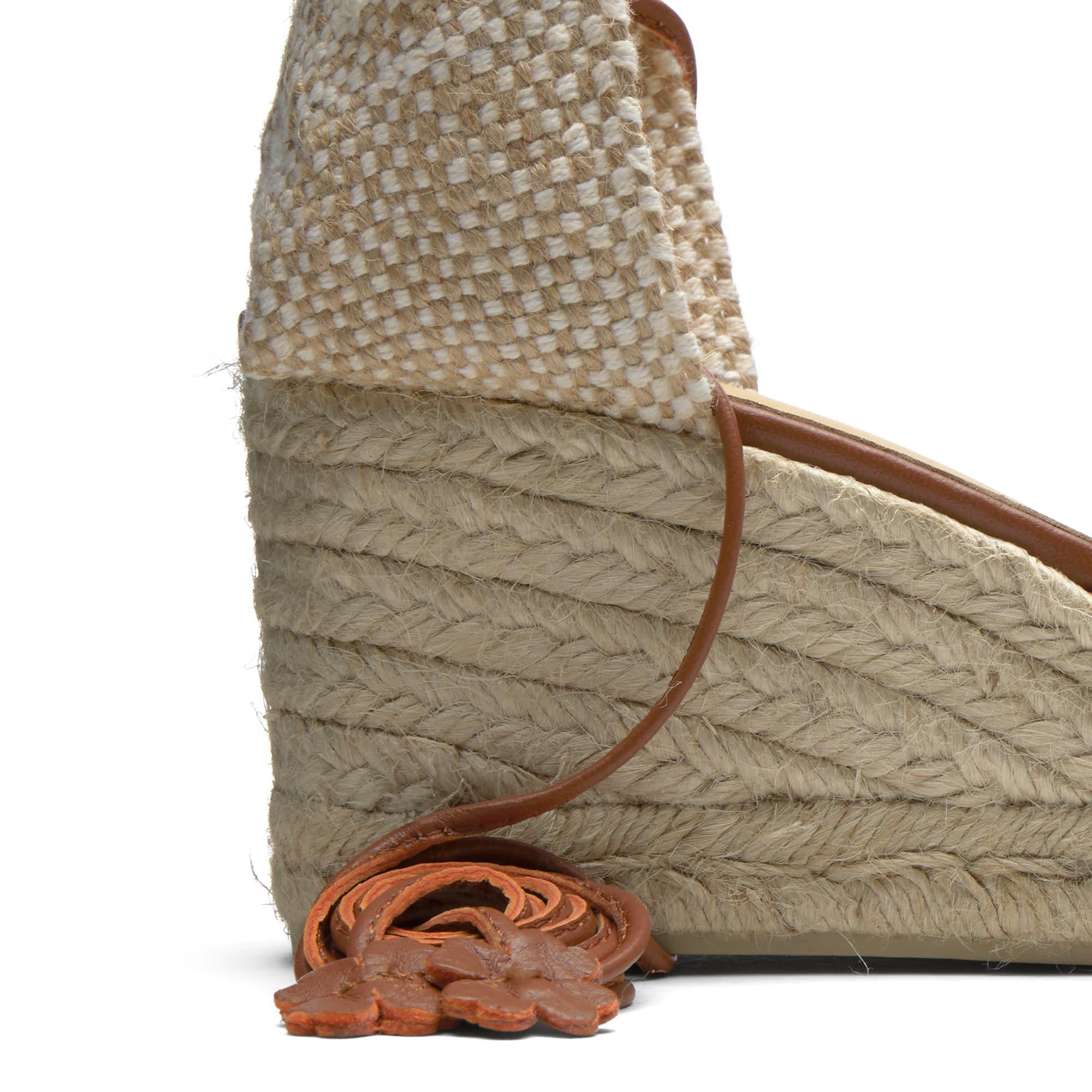 Alpargatas de cuña media de mujer Carina en cuero con cierre de cintas