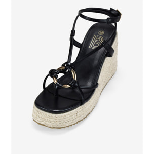 Sandalias de cuña negras con rafia