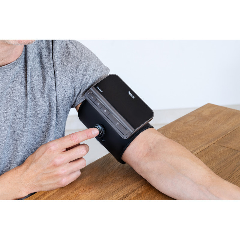 Tensiomètre au bras connecté