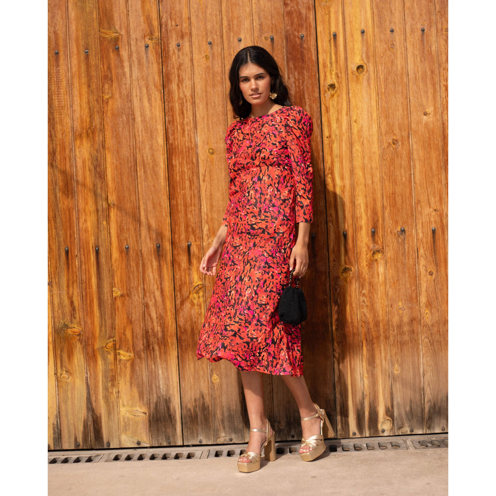 Vestido midi con mangas