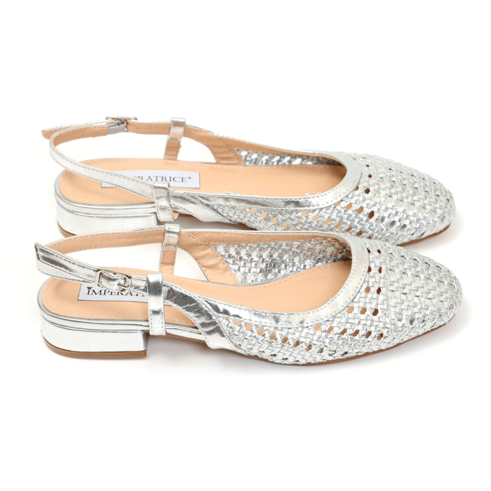 Ballerine slingback in simil pelle con tomaia bucherellata