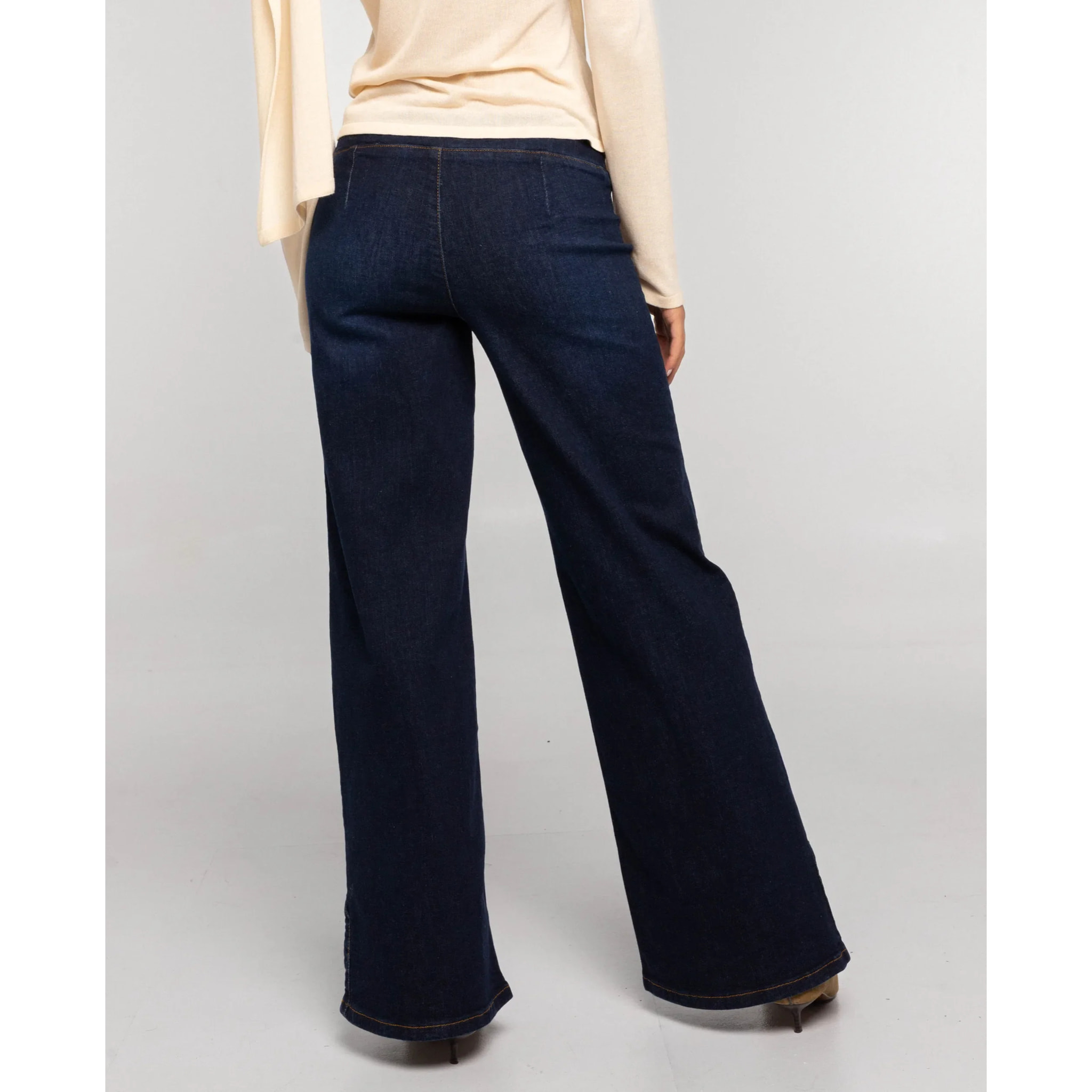 Pantalón vaquero acampanado de mujer