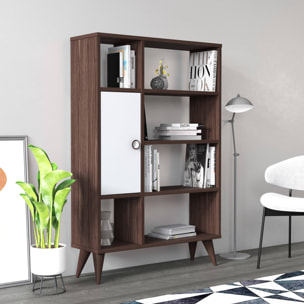 Libreria essenziale con sei scomparti aperti e un'anta battente, cm 80 x 25 x 121, colore noce con dettaglio bianco