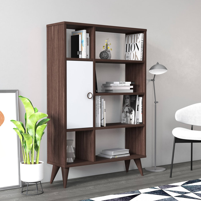 Libreria essenziale con sei scomparti aperti e un'anta battente, cm 80 x 25 x 121, colore noce con dettaglio bianco