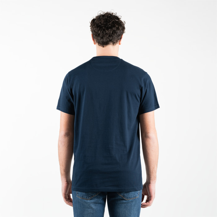 T-shirt con con ricamo centrale e dettaglio della bandiera americana intarsiata sulla manica sinistra