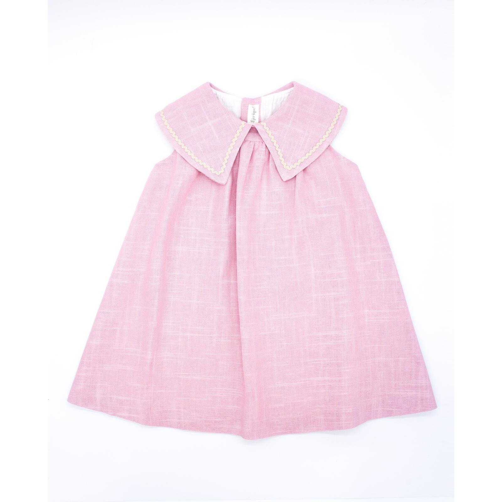 Vestido marinero de lino rosa. De tirantes cuello con detalle de picunela.