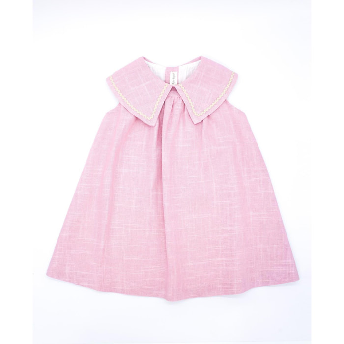 Vestido marinero de lino rosa. De tirantes cuello con detalle de picunela.
