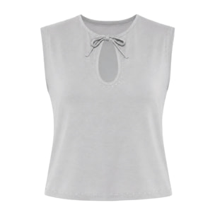 Top de mujer con cuello cut out y lazada