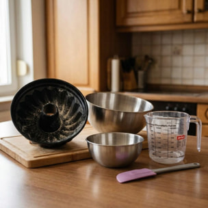 Set pâtisserie avec moule à kouglof, 2 bols à mixer, verre mesureur et spatule Zenker