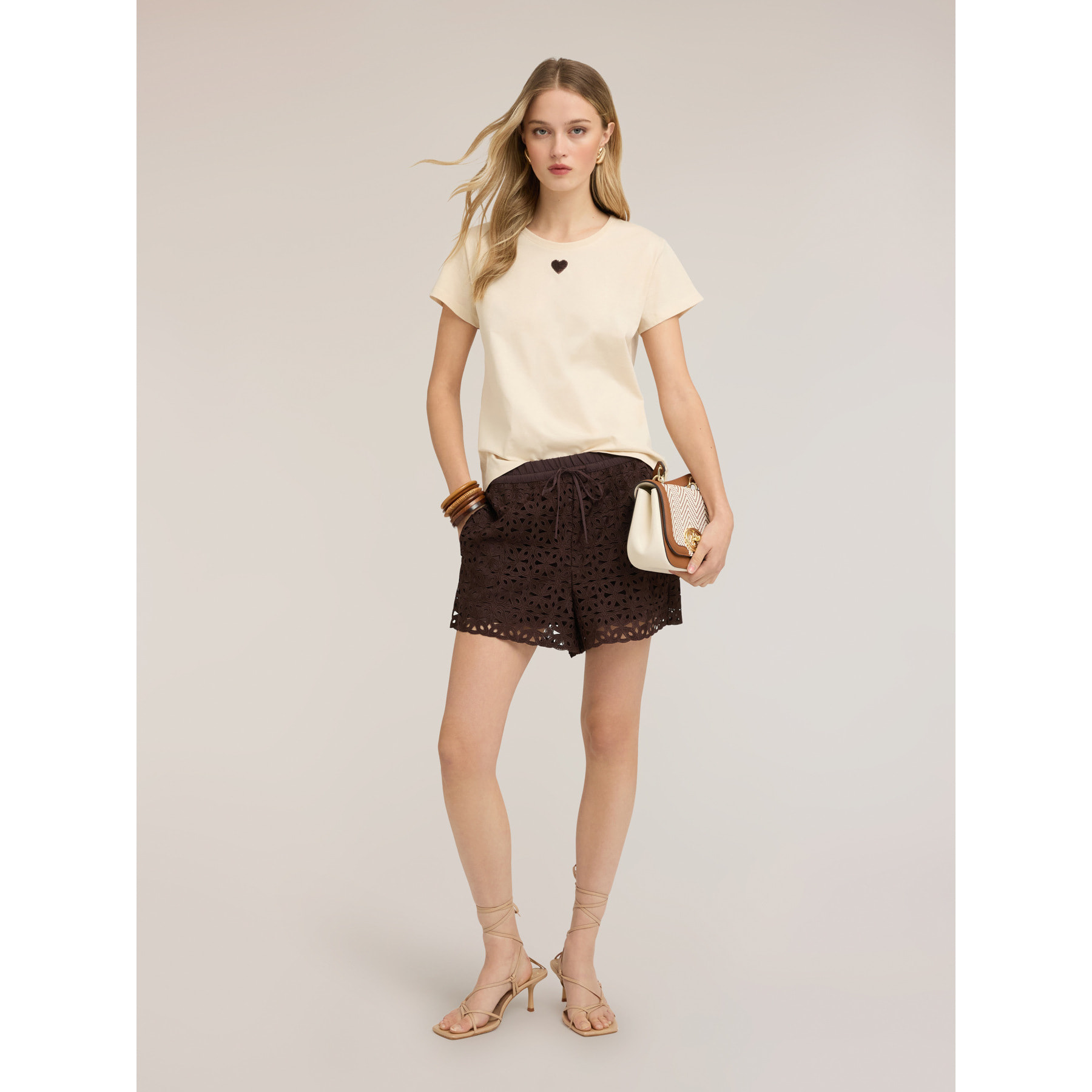 Motivi - T-shirt in jersey con cuore in paillettes - Beige