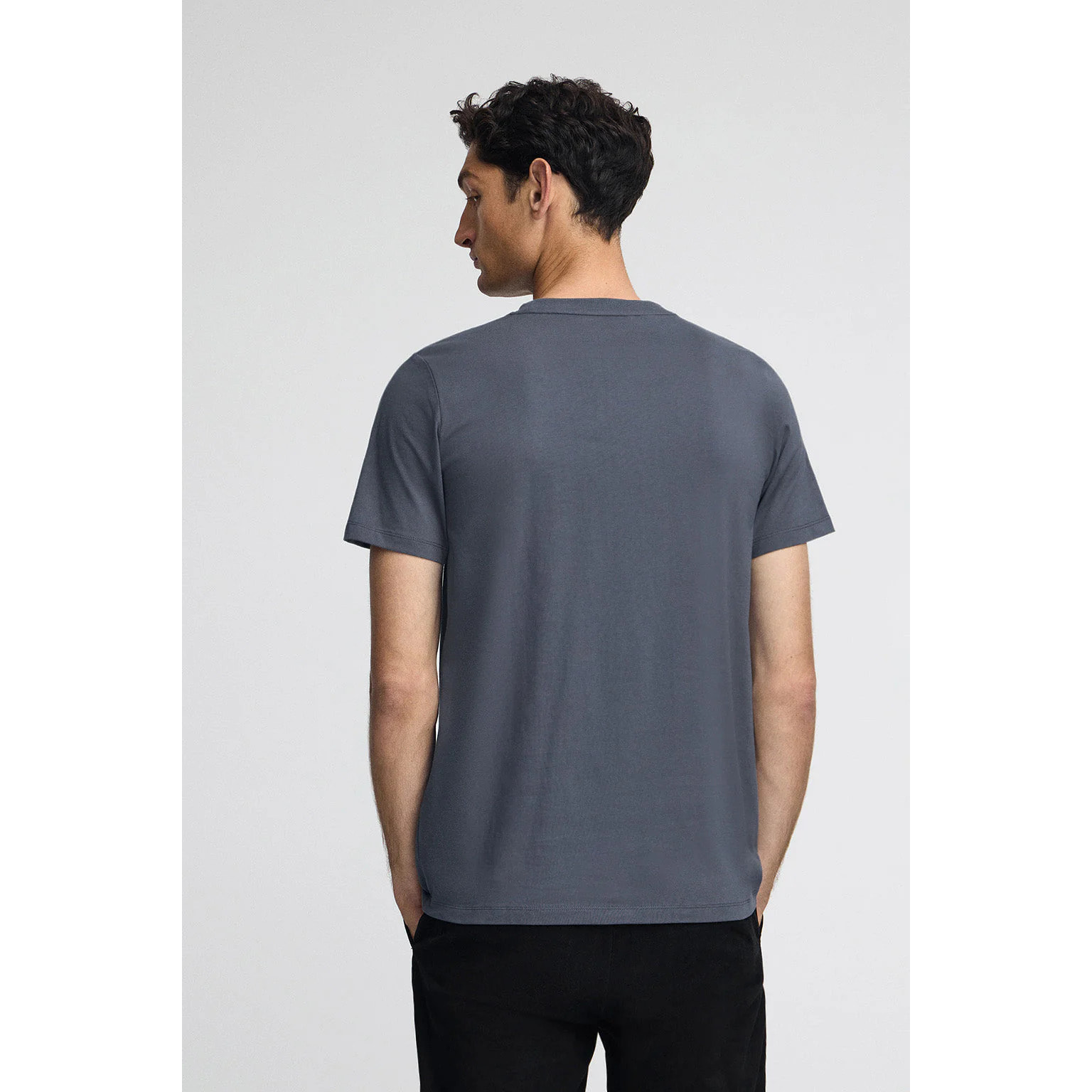 Camiseta azul denim con cuello redondo y bordado Rigby Go