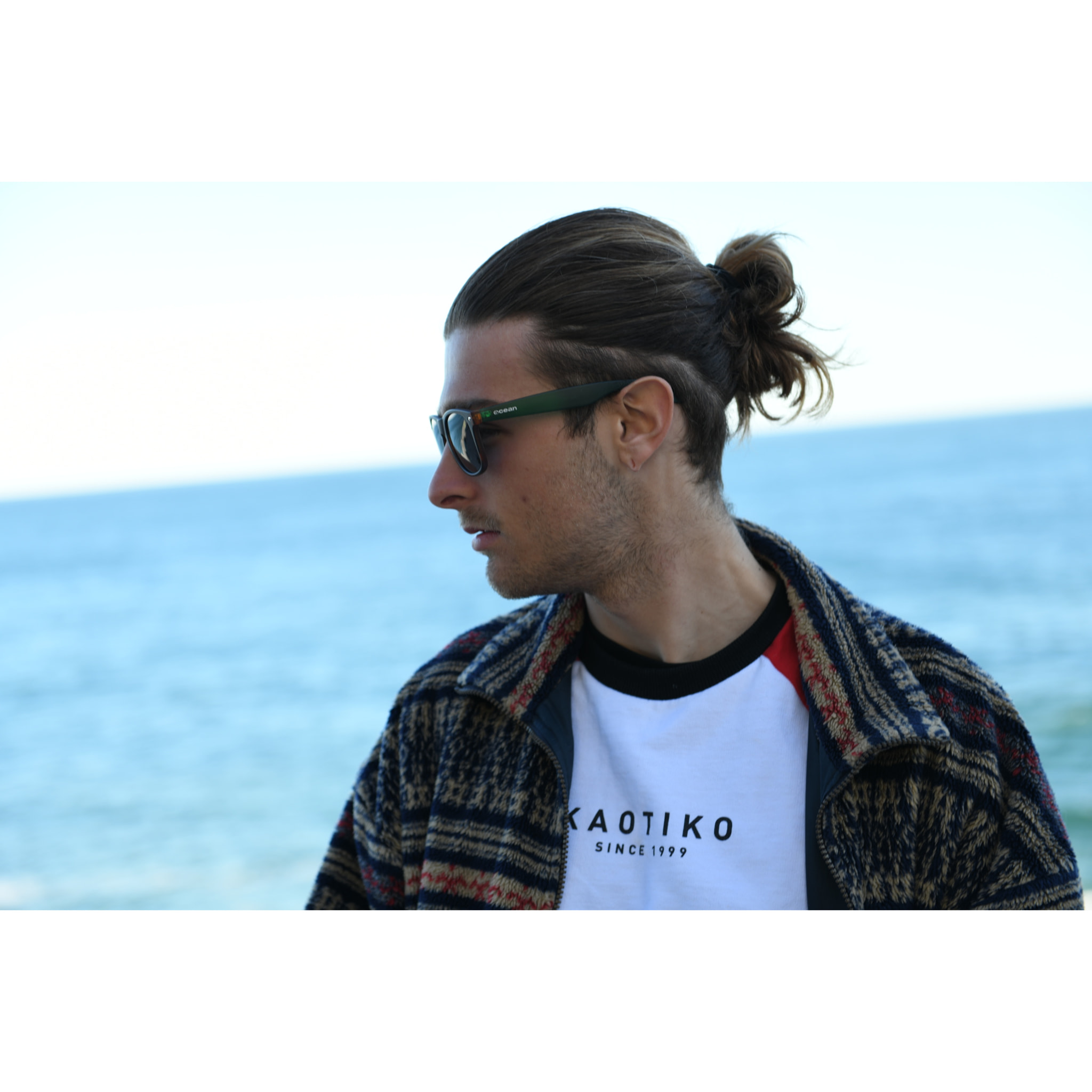 Occhiali da sole OCEAN BEACH WAYFARER - Frente carey e / Ahumada verde mate en el brazo