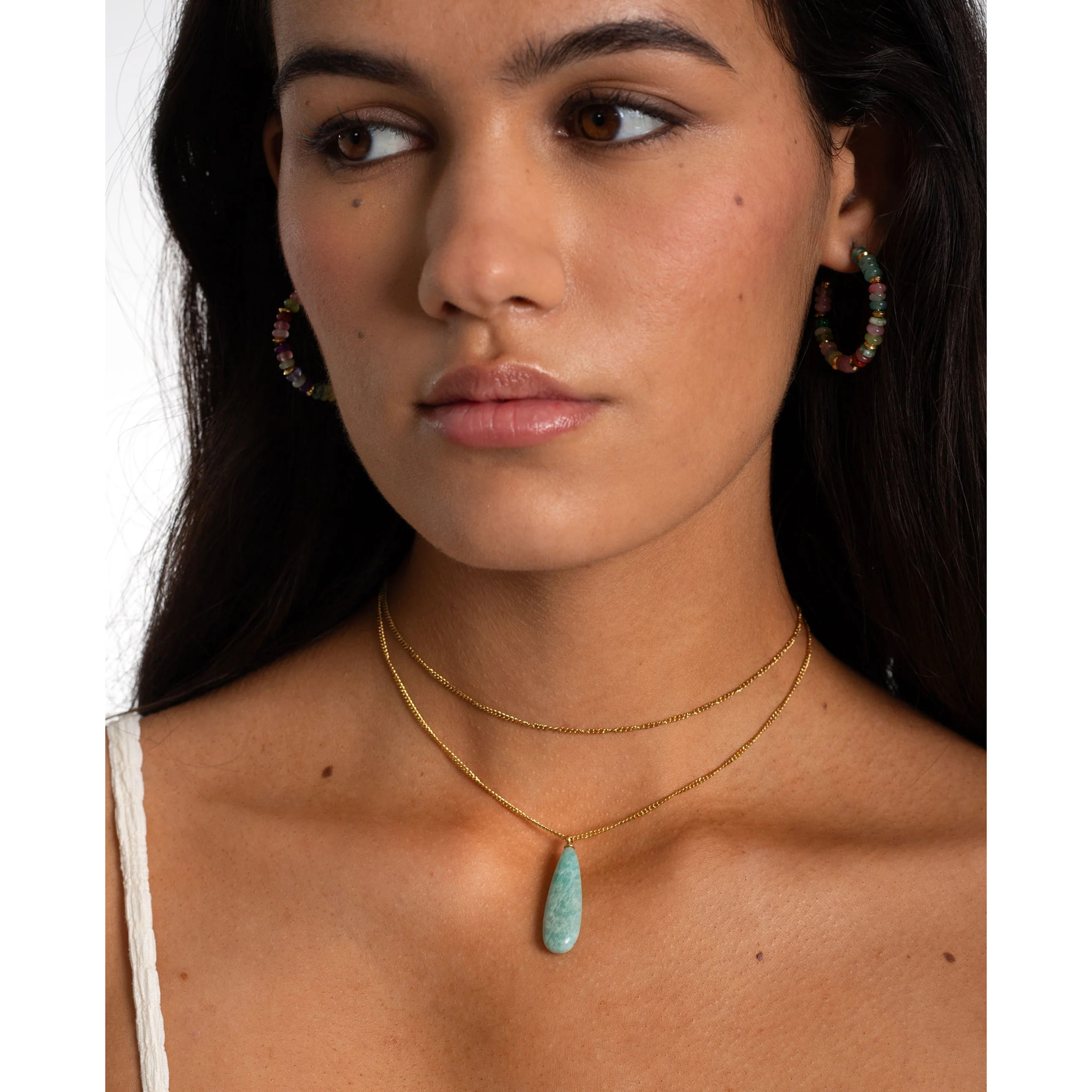 Collar dorado de mujer